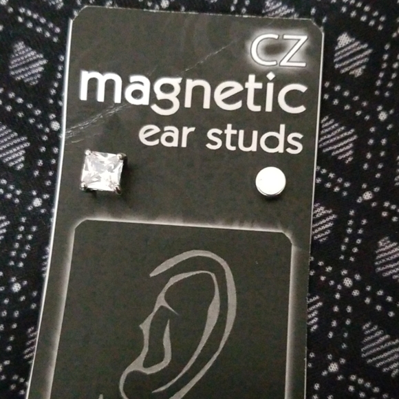 🆕️ Magnetic ear stud - Picture 3 of 7